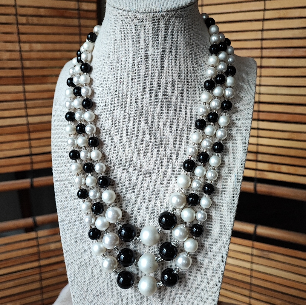 Triple Strand Faux Pearls Beaded Vintage Necklace Japan Black Acrylic Beads Euc 28$